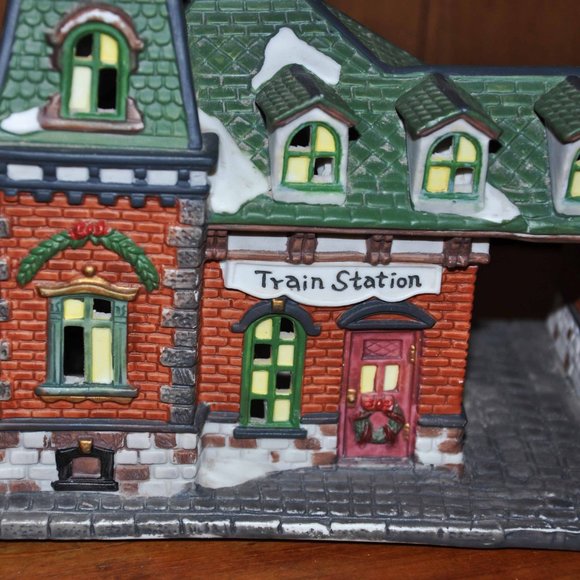 Vintage Dickens Collectible Victorian Series Train Station & Cafe Lighted House - Picture 2 of 10